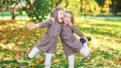 Фото - Нейропсихолог Кузьмина предостерегла родителей от покупки одинаковой одежды близнецам