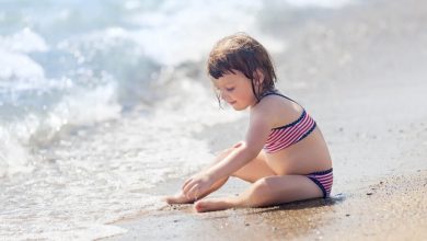 Фото - В Австралии мать запретила носить детям обувь и учиться плавать