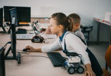 Фото - Программист назвал возраст, в котором можно начинать с ребенком занятия информатикой